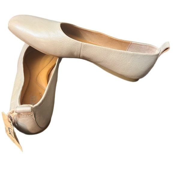 Born Beca Leather Upper Rubber Outsole Beige Ballet Flat Size 9.5 GUC - Picture 3 of 6